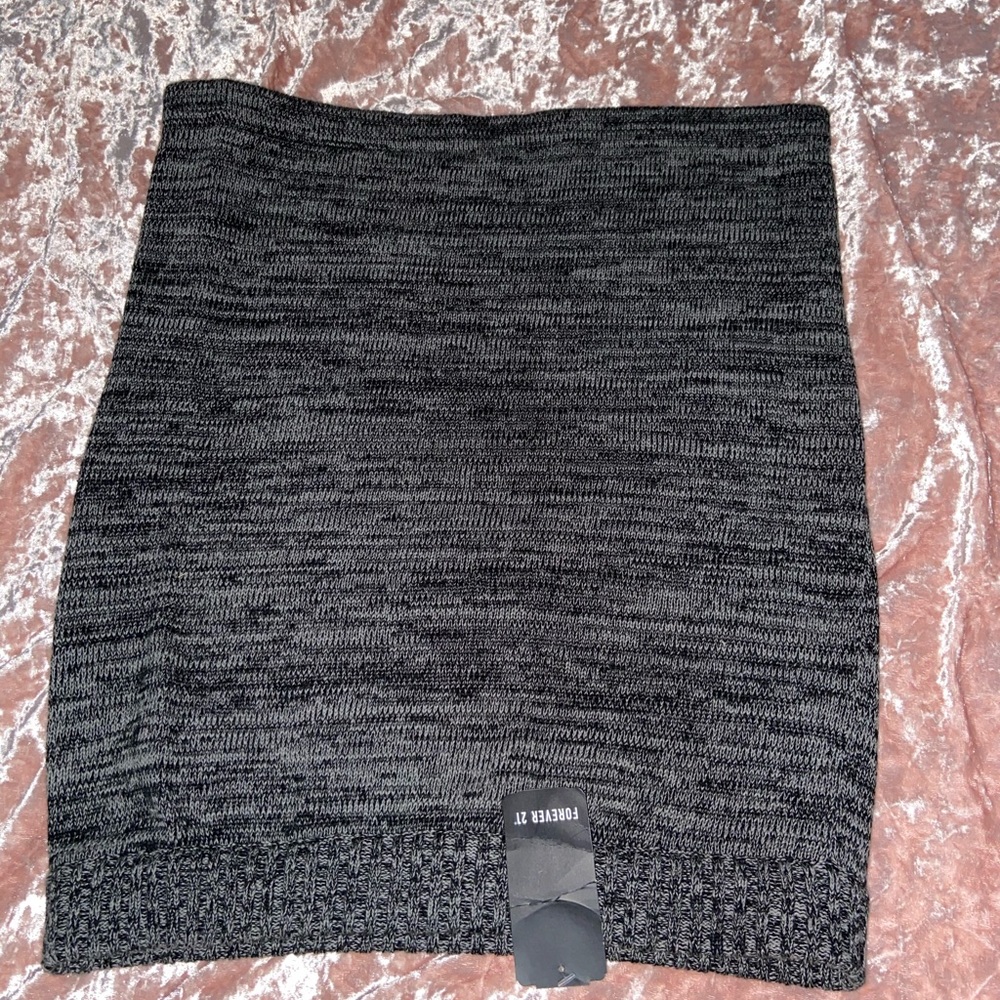 Gray/black skirt